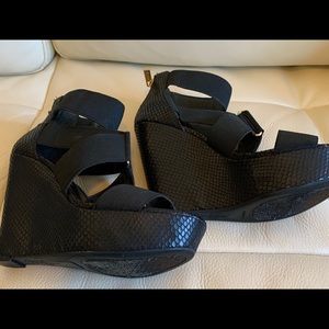 Jessica Simpson wedge shoe Size 7 Zip up backs